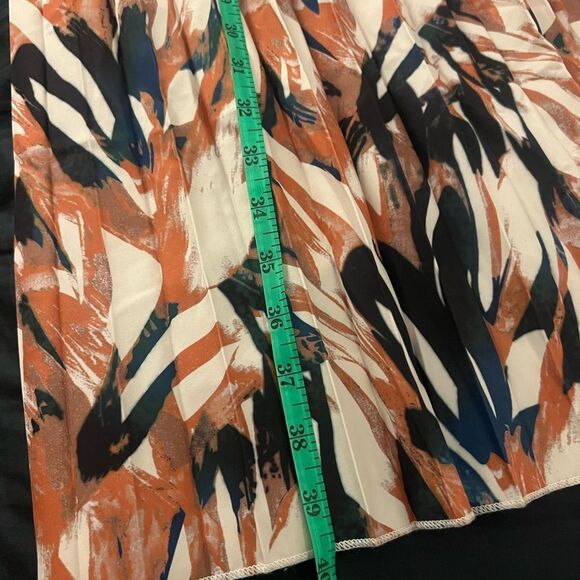 Elastic waist and 39.5 inches long - Picture 5 of 5